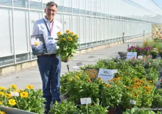 Tomasz Michalik of Vitroflora with Littlebeckia Ballerina, a new, quite compact middle sized multi type, early flowering rudbeckia. He is also holding their new catalog (https://www.floraldaily.com/article/9537217/vitroflora-and-alkemade-perennials-present-a-new-catalog-of-perennials-and-ornamental-grasses/), “it has the largest assortment of perennials.”